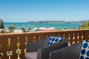 Chalet Romantica located above Paihia beach in central town